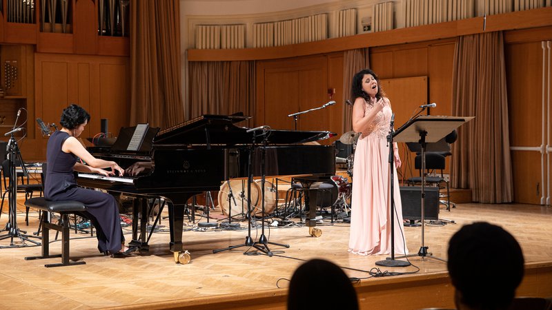 Fotografija: Na tretjem koncertu sta se predstavili sopranistka Agata Zubel in pianistka Če Um Kim. FOTO: Katja Kodba