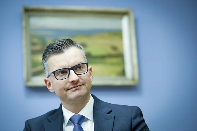 Obrambni minister Marjan Šarec se je v Sarajevu s kolegom Zukanom Helezom pogovarjal o razvoju dvostranskega vojaškega sodelovanja. FOTO: Jože Suhadolnik