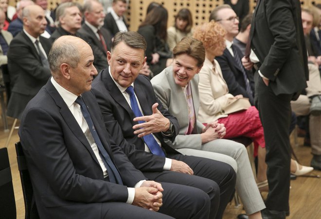 Vrha gospodarstva so se udeležili tudi nekateri nekdanji predsedniki vlad. FOTO: Jože Suhadolnik/Delo