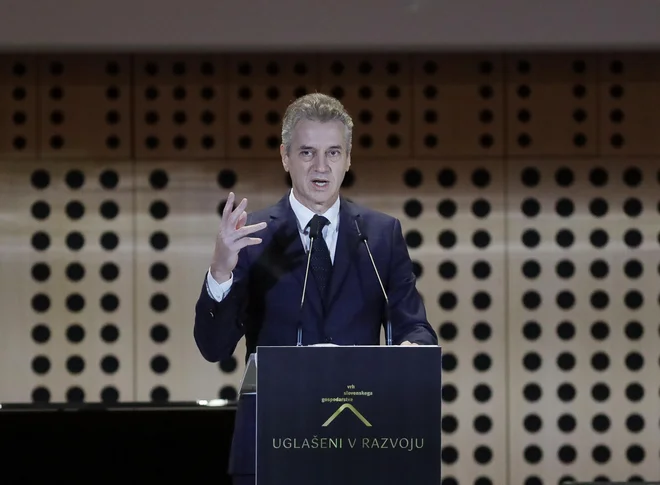 Gospodarstveniki so tokrat od premiera slišali napoved rednih mesečnih srečanj, najprej na temo debirokratizacije, in megleno zavezo, da naj bi do konca prvega četrtletja prihodnje leto prišli do izhodišč za davčno reformo. Foto Jože Suhadolnik