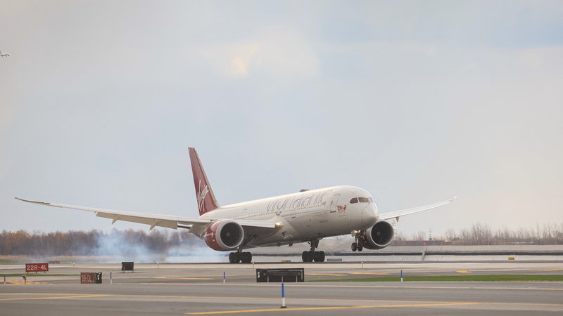 Fotografija: Boeing 787 dužbe Virgin Atlantic je bil prejšnji teden prvo veliko potniško letalo, ki je med Evropo in Ameriko poletelo z uporabo goriva SAF.

FOTO: Brendan Mcdermid/Reuters