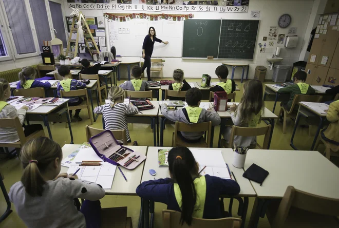 Drugi tuji jezik, ki je precej vznemirjal, tudi odslej ne bo obvezen. Še vedno pa bo možnost izbire za tiste, ki bi se ga želeli učit. FOTO: Jože Suhadolnik/Delo