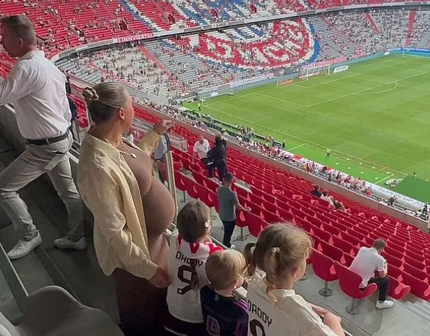 Družina si je ogledala tekmo Bayerna. FOTO: twitter
