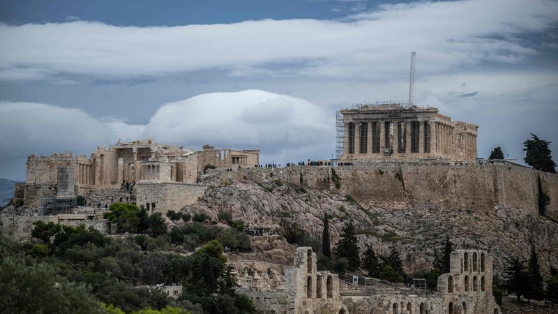 Fotografija: Umetnine, ki jih je škotski grof pred več kot 200 leti odnesel z Akropole, lahko še danes hitro zaostrijo odnose med Grčijo in Veliko Britanijo. FOTO: Angelos Corcinis/AFP