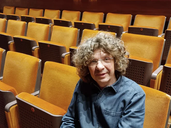 »Občutek sem imel, da se lahko identificiram s starimi, morda na videz tudi zaprašenimi uprizoritvenimi načeli, kot da bi me potegnilo v nekakšen časovni stroj,« je dejal Matjaž Latin. FOTO: Peter Rak