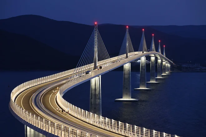 Für die Pelješki-Brücke erhielt er viele Glückwünsche und Fotos von seinen Urlaubskollegen, etliche deutsche Ingenieure machten dort Fotos und gratulierten ihm.  FOTO: Božidar Vukičević/Cropix