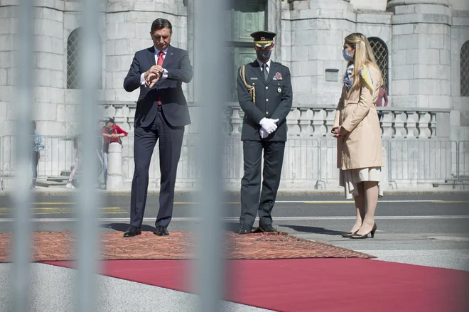 Borut Pahor v pričakovanju... jutrišnje Slovenije. FOTO: Jure Eržen/Delo