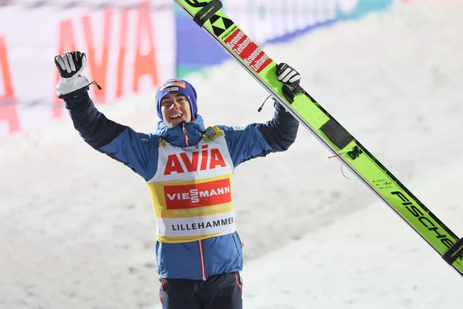 Stefan Kraft v tej sezoni še ne pozna poraza. FOTO: Geir Olsen/AFP