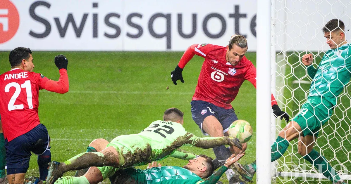 Les vaches ont été emmenées, les footballeurs sont toujours en train d’être nettoyés