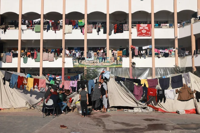 Razseljeni Palestinci v Rafi. FOTO: Mohammed Abed/AFP