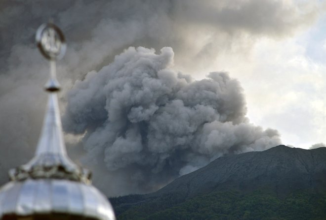 Marapi, kar v prevodu pomeni gora ognja, je najaktivnejši vulkan na otoku Sumatra. FOTO: Antara/Reuters