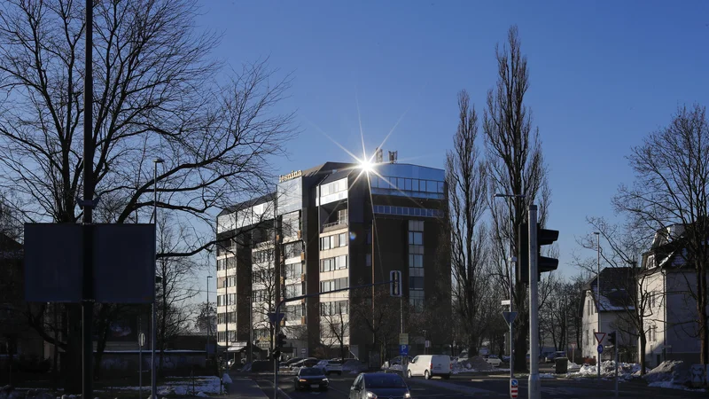 V stavbi Lesnine na Parmovi ulici v Ljubljani so agenti Sove pred letom dni odkrili ruska agenta iz kompleksnega vohunskega programa, imenovanega Ilegalci. Foto Matej Družnik