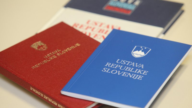 Fotografija: Ustava republike Slovenije. FOTO: Igor Zaplatil/Delo