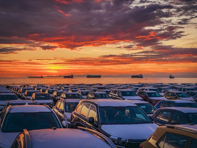 Avtomobili so izredno pomemben posel za Koper, ki je prvi pristanišče za nje v Sredozemlju. FOTO: Kristjan Stojaković