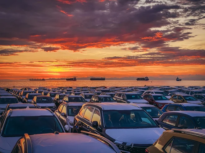 Avtomobili so izredno pomemben posel za Koper, ki je prvi pristanišče za nje v Sredozemlju. FOTO: Kristjan Stojaković