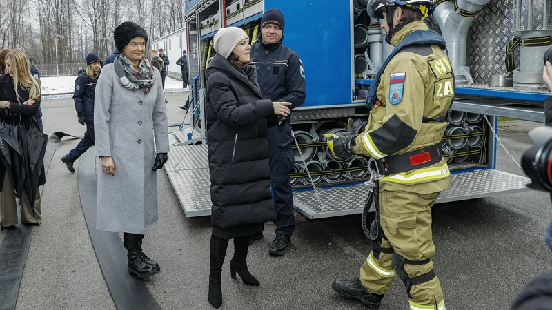 Nemška zunanja ministrica Annalena Baerbock in slovenska zunanja ministrica Tanja Fajon na obisku v centru civilne zaščite Roje FOTO: Jože Suhadolnik