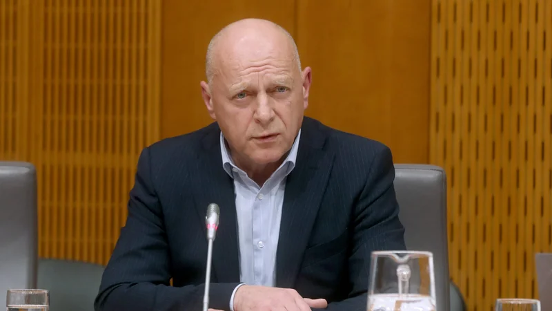 Franca Props ne načrtuje sprememb sistema upravnih enot v smislu krčenja, se bodo pa, po njegovih besedah, ukvarjali z izboljšanjem organiziranosti, poenostavitvijo in poenotenjem postopkov za boljšo uporabniško izkušnjo. FOTO: Blaz Samec