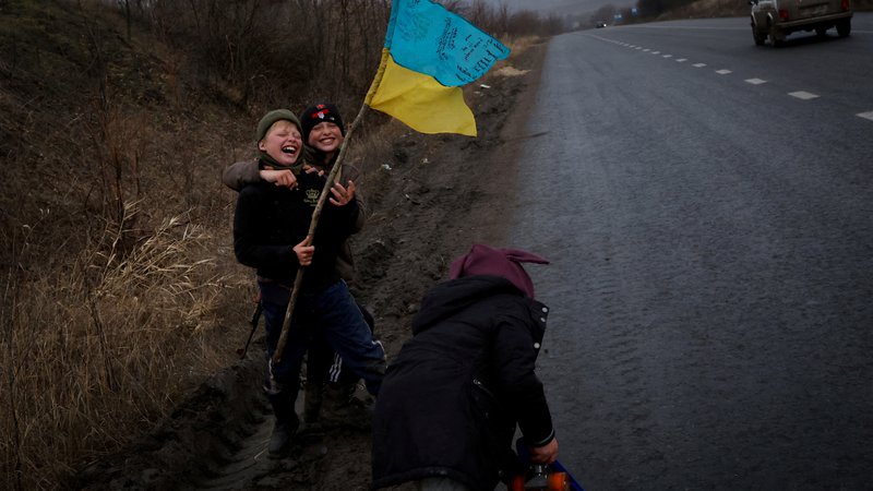 Fotografija: »Ukrajina je vse bolj odvisna od nekaj ključnih donatoric, ki še naprej zagotavljajo znatno podporo, kot so Nemčija, ZDA ali nordijske države,« piše v poročilu. FOTO: Clodagh Kilcoyne/Reuters