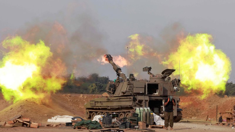 Fotografija: Izraelska vojaška intervencija lahko poteka le ob spoštovanju določb mednarodnega prava v oboroženih spopadih. FOTO: Menahem Kahana/AFP