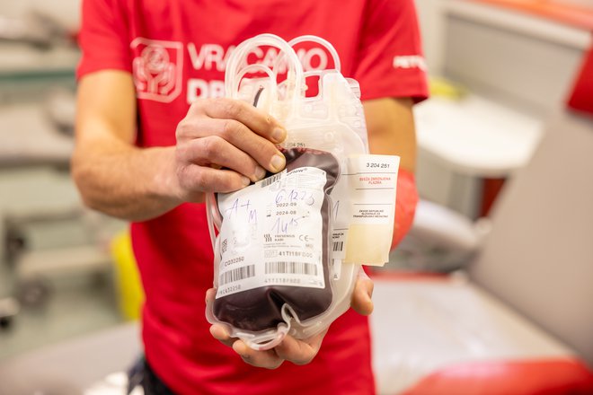 Darovanje krvi. FOTO: Črt Piksi