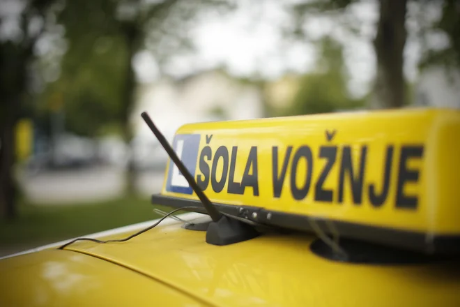 V primerjavi z zdajšnjostjo se zdi, kot bi nekoč vozili v enajsti šoli vožnje pod mostom. FOTO: Jure Eržen