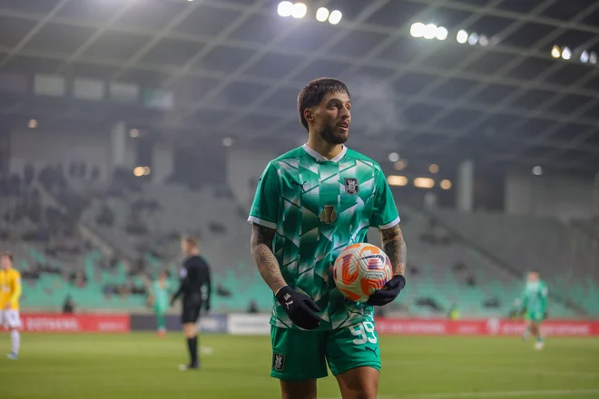 Rui Pedro je osrednjo vlogo tokrat prepustil Floruczu in v zadnjih 20 minutah dobil počitek pred četrtkovim gostovanjem v Bratislavi. Foto Črt Piksi