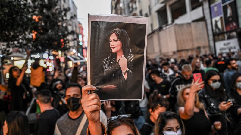 Fotografija: Smrt Mahse Amini je sprožila večmesečne množične proteste v islamski republiki pod sloganom »Ženske, življenje, svoboda«. FOTO: Ozan Kose/AFP