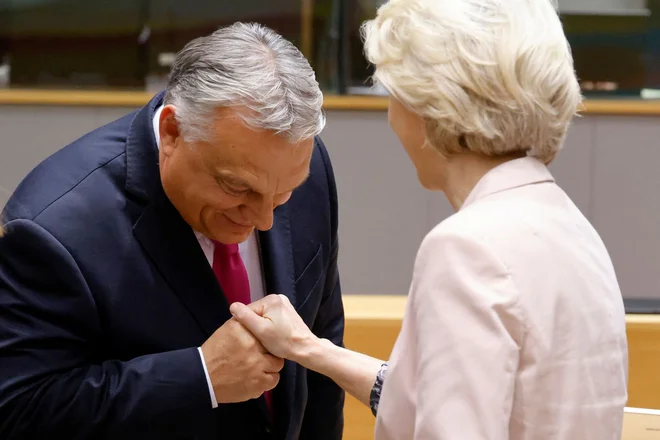 Viktor Orbán doma vodi kampanjo proti Bruslju, predvsem proti predsednici evropske komisije Ursuli von der Leyen. FOTO: Ludovic Marin/AFP