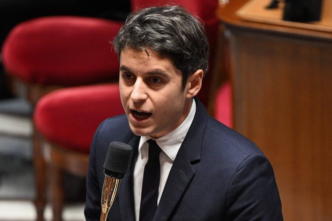 Francoski minister za izobraževanje in mlade Gabriel Attal je napovedal kazni za dijake. FOTO: Bertrand Guay/AFP
