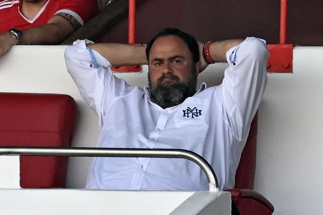 Evangelos Marinakis na častni tribuni Nottingham Forresta. FOTO: Paul Ellis/AFP