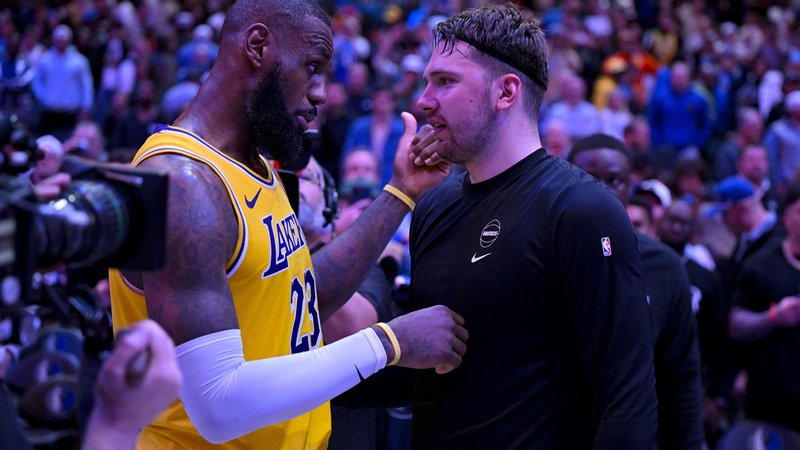 Fotografija: LeBron James in Luka Dončić gojita visoko medsebojno spoštovanje. FOTO: Jerome Miron/Usa Today Sports