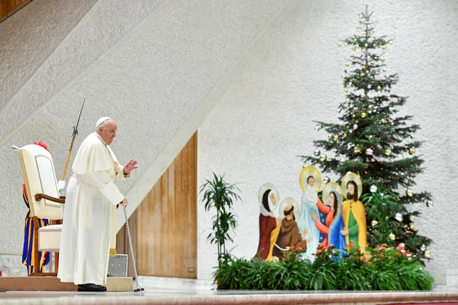 Papež je pozval tudi k izpustitvi vseh talcev in dostavi humanitarne pomoči v Gazo. FOTO: Vatican Media via Reuters