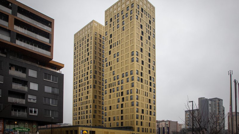 Fotografija: Gradnja najvišjih stanovanjskih stolpičev v državi je bila zaključena v rekordnih 27 mesecih. FOTO: Voranc Vogel/Delo