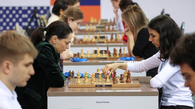 Fotografija: Zavedanje, da je lahko šah odličen pedagoški pripomoček ter učinkovito sredstvo za socializacijo in izboljševanj učnega uspeha otrok, postaja čedalje bolj aktualno v večini slovenskih osnovnih šol. FOTO: Pavel Mikheyev/Reuters