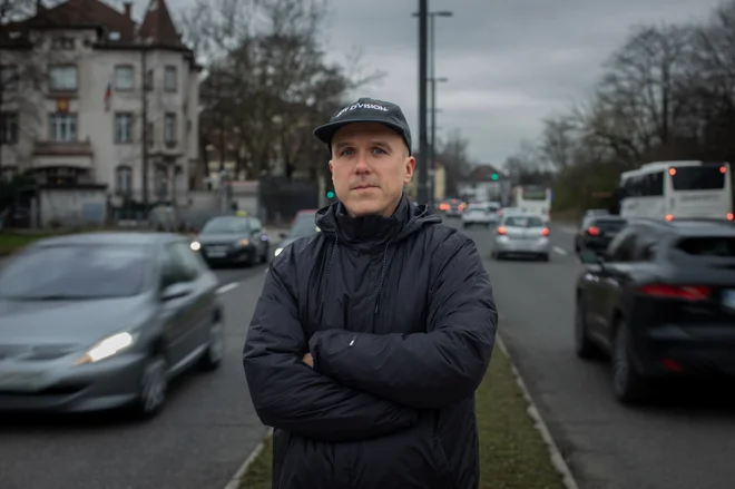 »Najbrž si želim, da bi bili ljudje, ki jih ustvarim, sposobni tistega, česar bi si želel biti sposoben sam,« je povedal Nejc Gazvoda. FOTO: Voranc Vogel