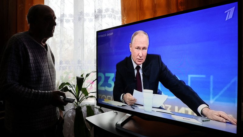 Fotografija: Vladimir Putin je v svojem letnem nagovoru sedme sile pomiril javnost. FOTO: Olesya Kurpyayeva/AFP