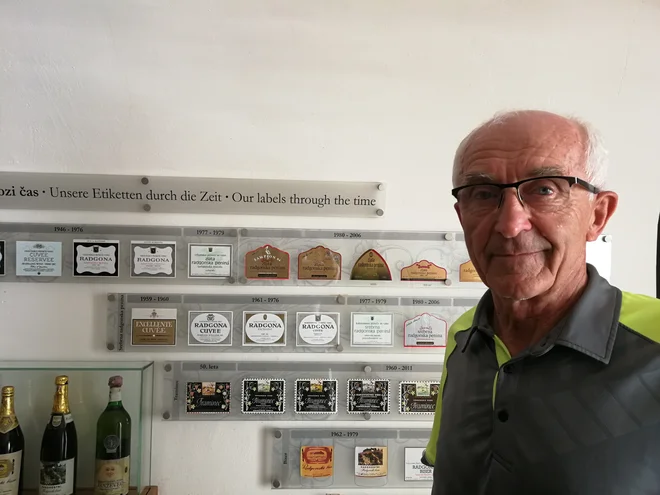 Izraz, ki danes označuje slovenska vrhunska in kakovostna peneča vina z geografskim poreklom, se je na etiketi prvič pojavil leta 1977: zlata radgonska penina. Uvedel ga je enolog Lojze Filipič. FOTO: Karina Cunder
