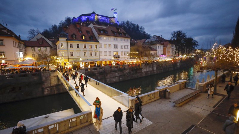 Fotografija: Ljubljanski božično-novoletni sejem je peti med najbolj iskanimi tovrstnimi sejmi prek interneta. FOTO: Jože Suhadolnik/Delo