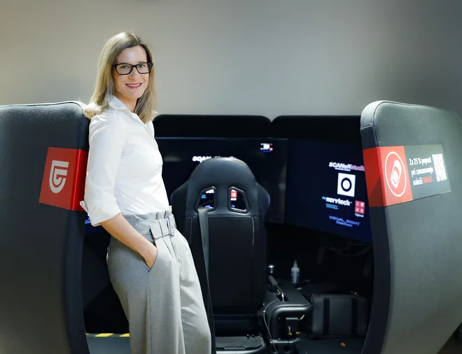 Ana Cergolj Kebler: Nagrada evropske komisije za odličnost v prometni varnosti za osvežitvene vožnje po slovenskih krajih, ki so odgovor na stisko starejših v prometu, je rezultat dobrega dela združene ekipe Triglava in učiteljev ter inštruktorjev vožnje AMZS. FOTO: Jože Suhadolnik/Delo