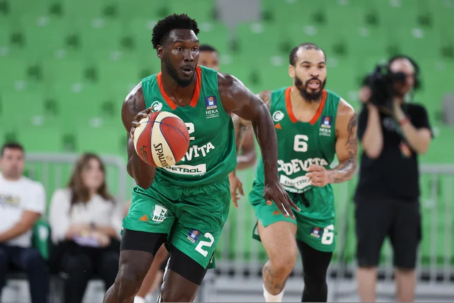 Vedno borbeni Amadou Sow jo je skupil v Badaloni. FOTO: ABA