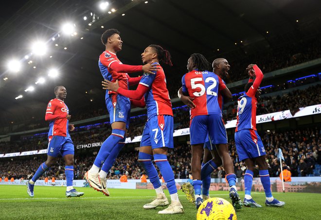 Nogometaši Crystal Palacea so se veselili v Manchestru. FOTO: Carl Recine/Reuters