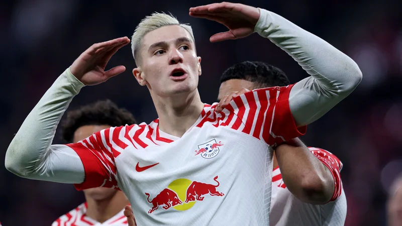 Benjamin Šeško je zabil gol, ki pa ni obveljal, ker je pred tem žoga prečkala zadnjo črto igrišča. FOTO: Ronny Hartmann/AFP