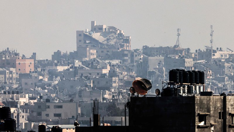 Fotografija: Napadi na Gazo se nadaljujejo brez milosti. FOTO: Mahmud Hams/Afp