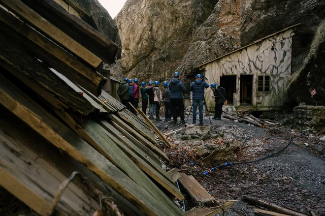 Skoraj takoj, ko so ranjenci in osebje zapustili bolnišnico je postala spomenik. FOTO: Sašo Tušar