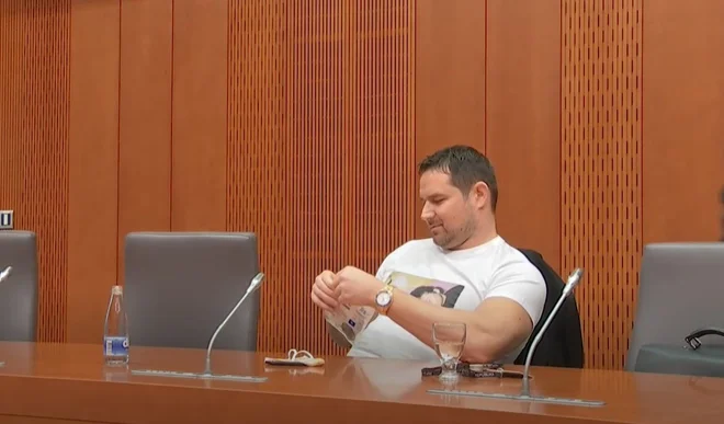 Rok Snežič že več let bije sodno bitko z nekdanjim direktorjem Obveščevalno-varnostne službe BiH Mehmedom Osmanagićem, ki je danes na zaslišanju pri bosanskih preiskovalcih. FOTO: Zajem zaslona 