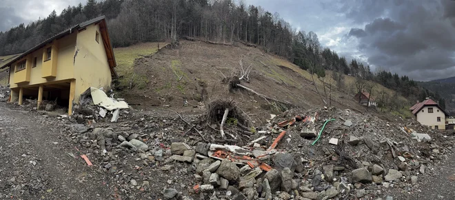 Skoraj pet mesecev po ujmi je razdejanje v Trbižu še vedno veliko. FOTO: Voranc Vogel