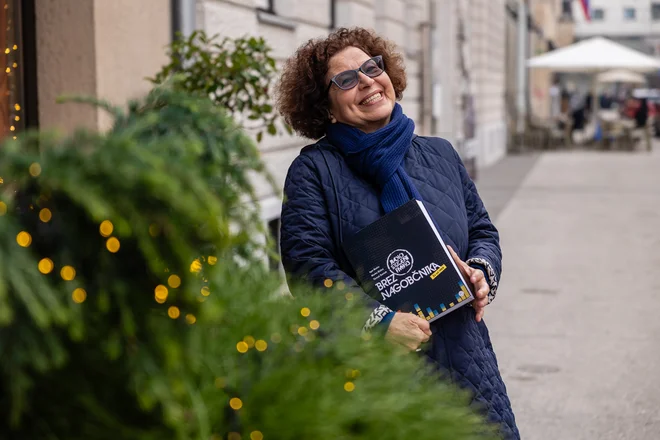 Knjiga Brez nagobčnika, ki pripoveduje o Radiu Študent, je nastajala pet let. FOTO: Črt Piksi