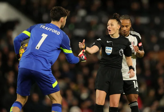 Sodnica Rebecca Welch se je vpisala v zgodovino premier league. FOTO: Chris Radburn/Reuters