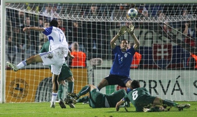 S slovensko reprezentanco je Samir Handanović igral tudi na svetovnem prvenstvu v Južni Afriki. FOTO: Petr Josek/Reuters Pictures