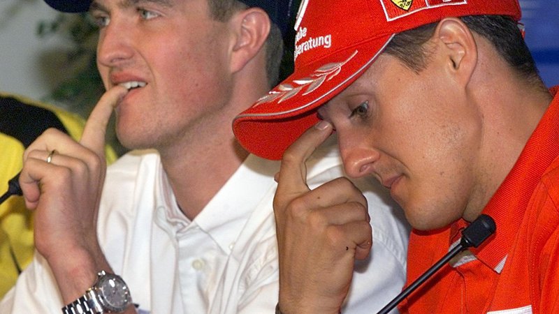 Fotografija: Ralf Schumacher (levo) in Michael sta bila tekmeca v formuli 1. FOTO:  Gero Breloer/EPA